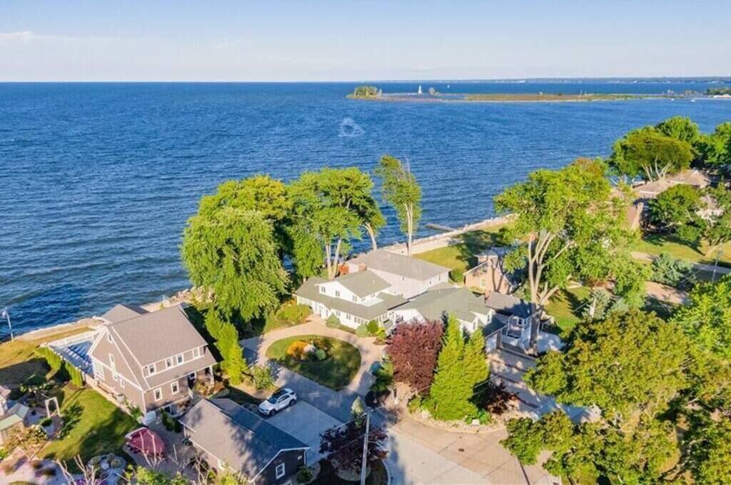 Photo of Others in Huron