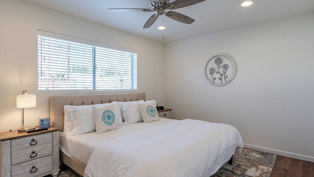 Photo of Bedroom in Papago Parkway