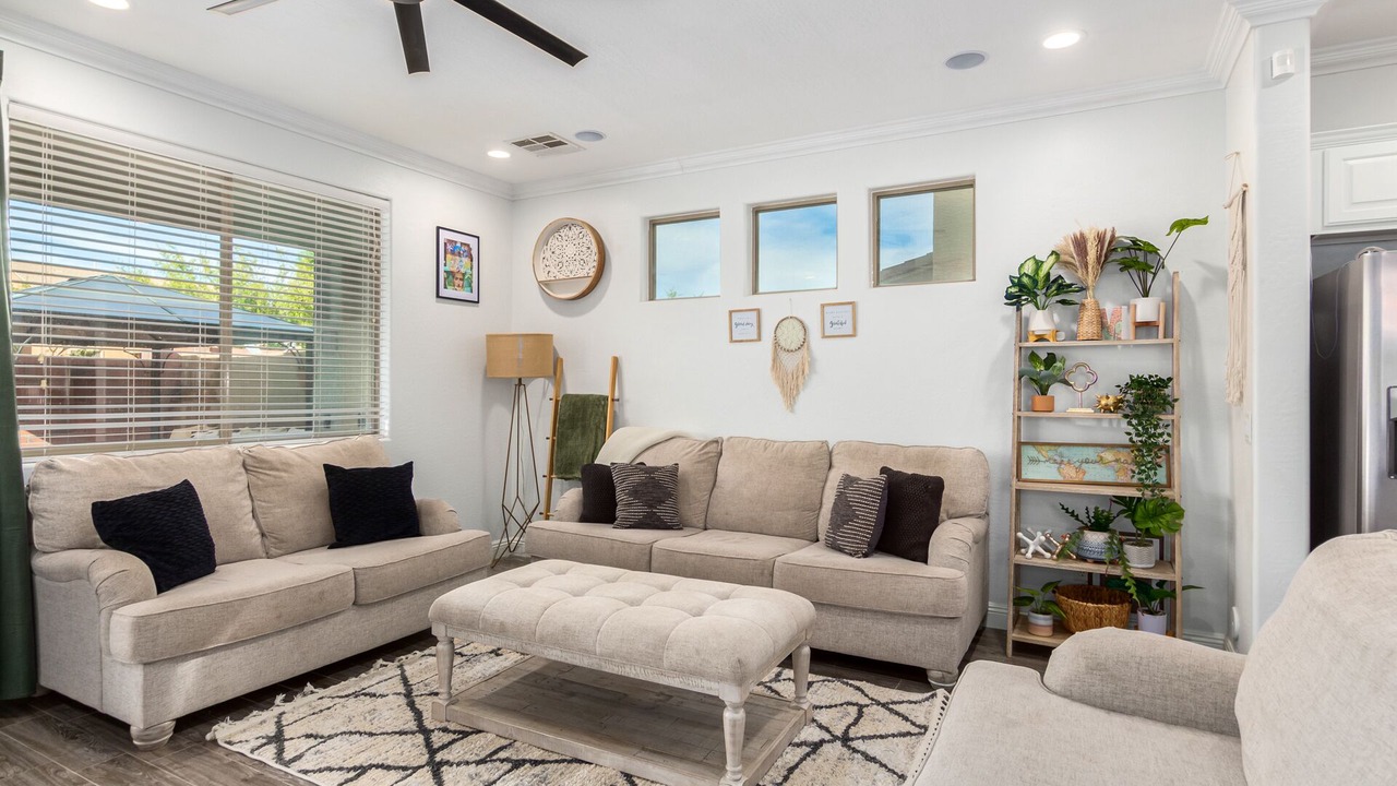 Photo of Livingroom in Cooley Station