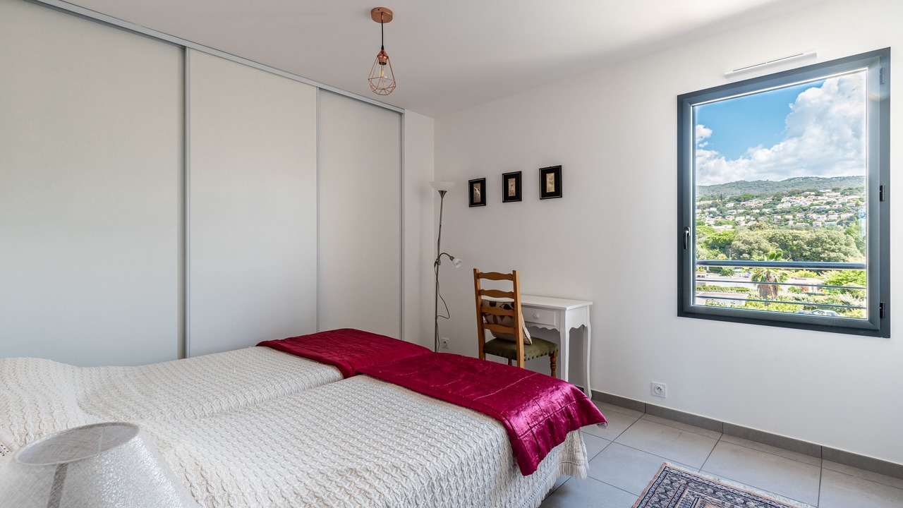 Photo of Bedroom in Porticcio