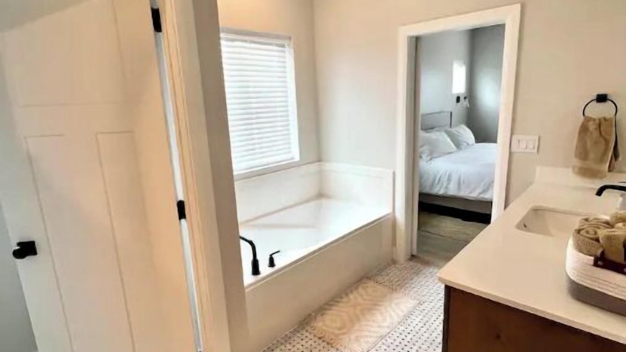 Photo of Bedroom in Enoch