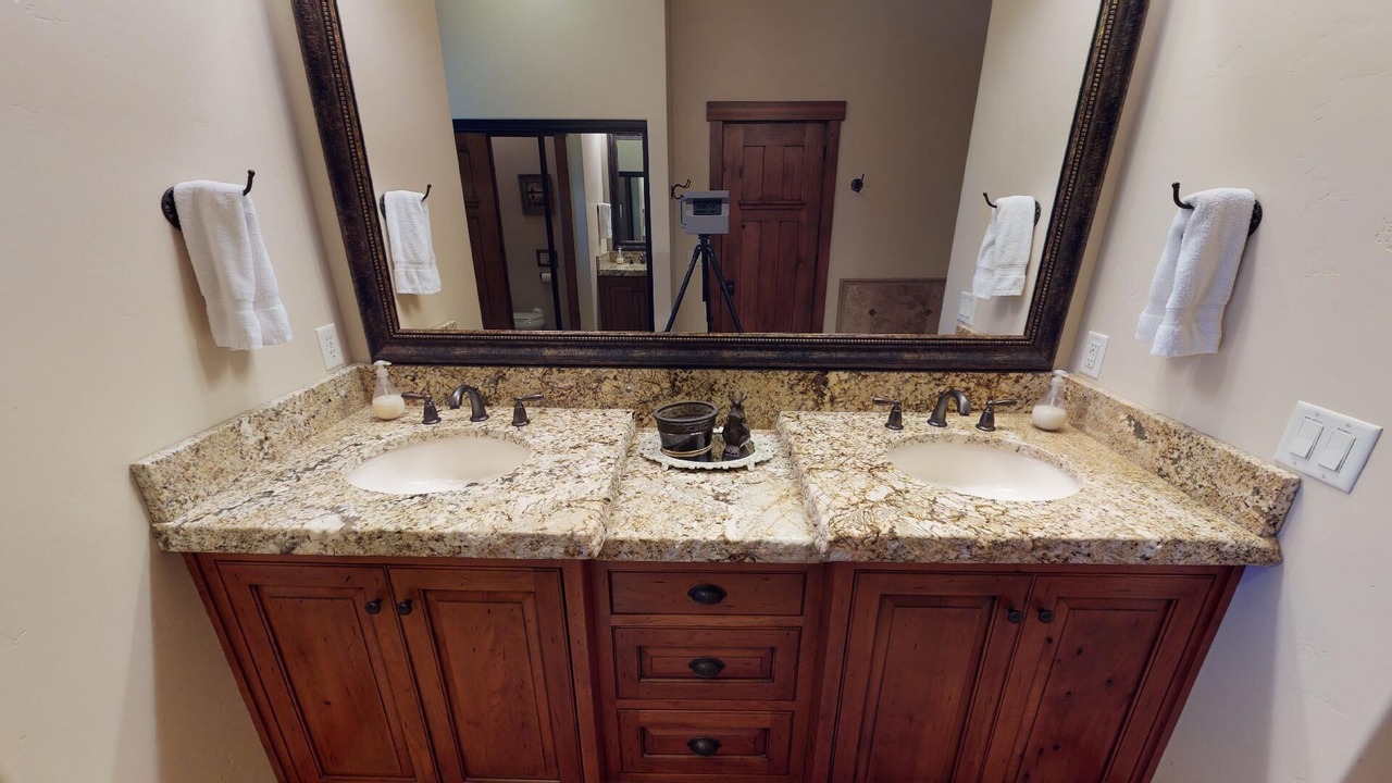 Photo of Bathroom in Island Park
