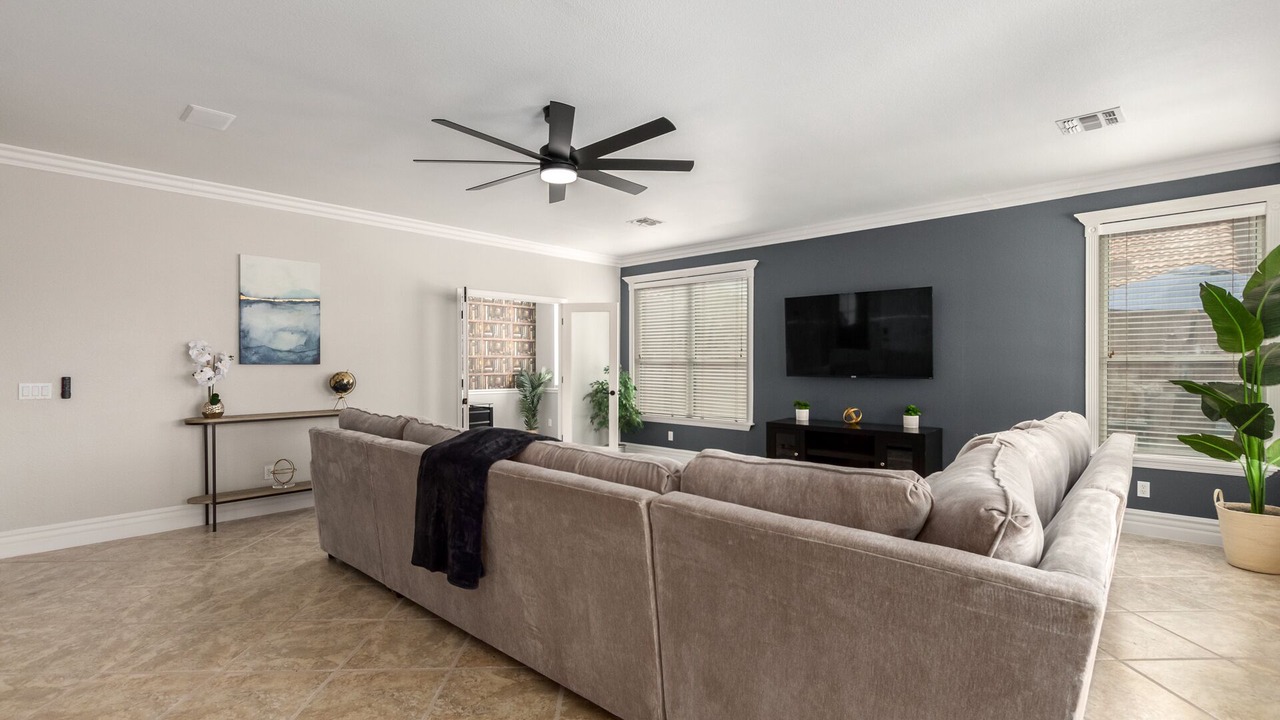 Photo of Livingroom in East Mesa