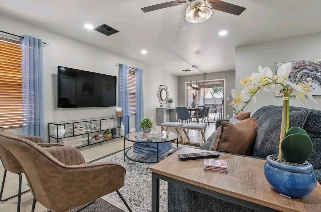 Photo of Livingroom in East Mesa