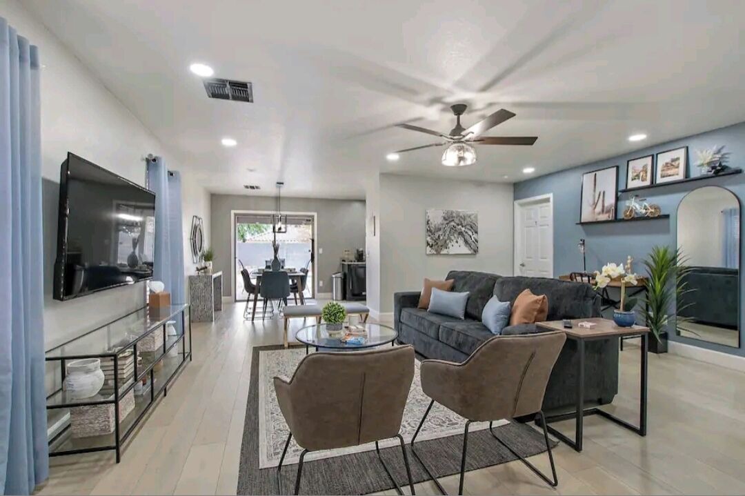 Photo of Livingroom in East Mesa