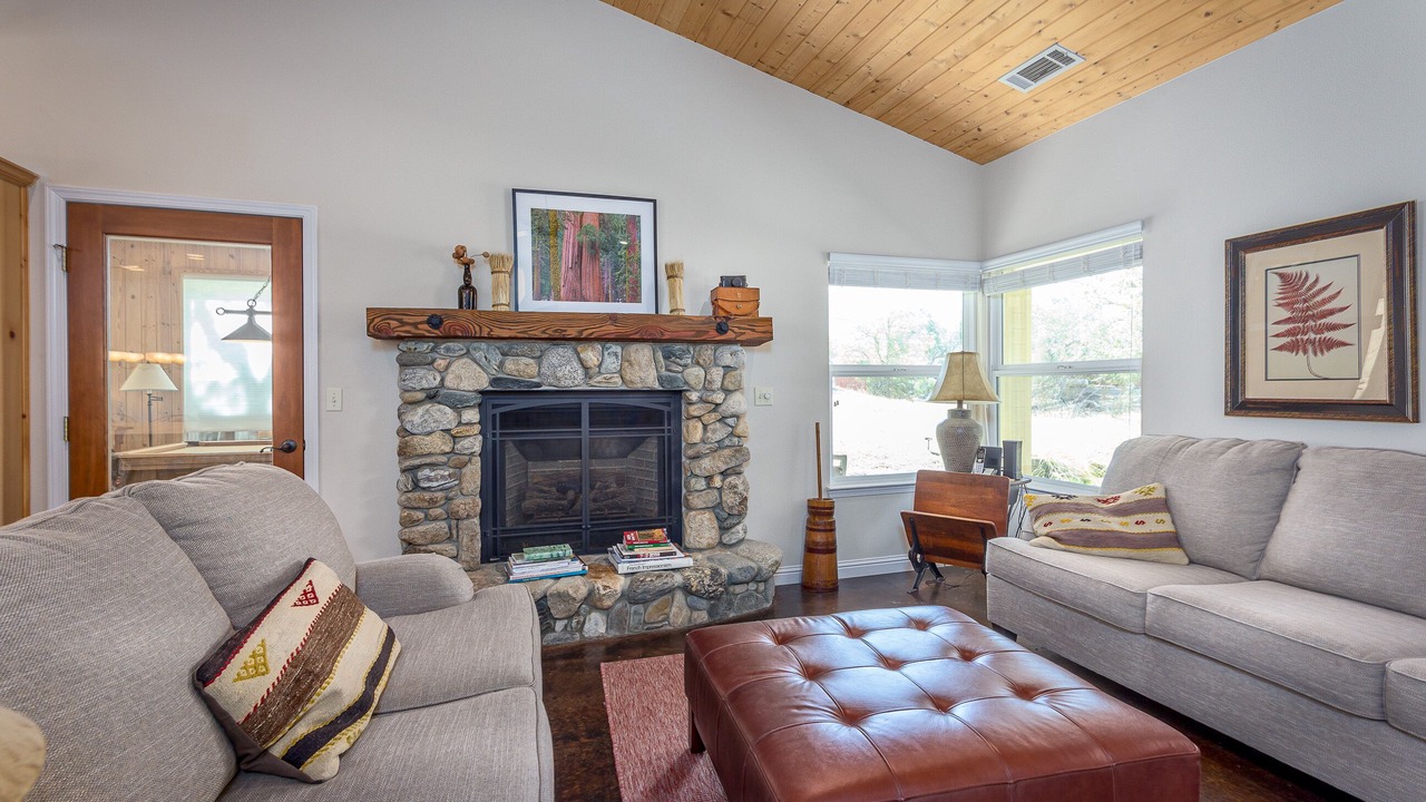 Photo of Livingroom in Three Rivers