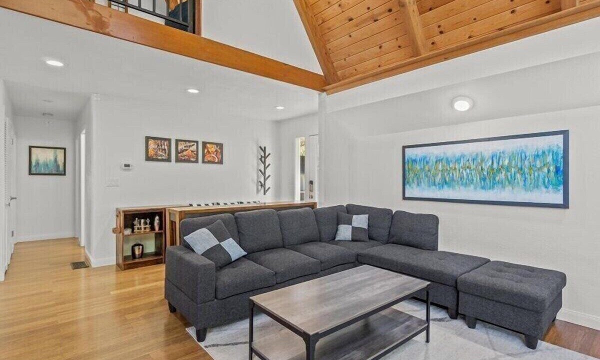 Photo of Livingroom in Cloverdale