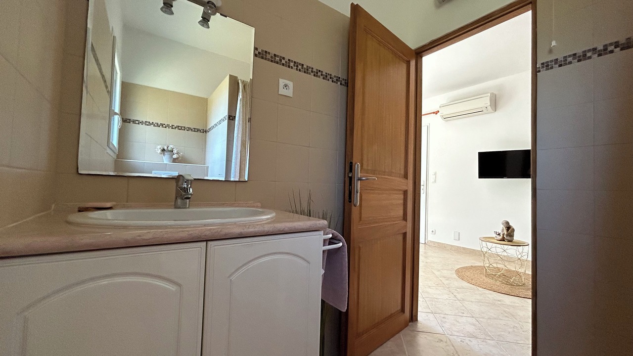 Photo of Bathroom in Peri