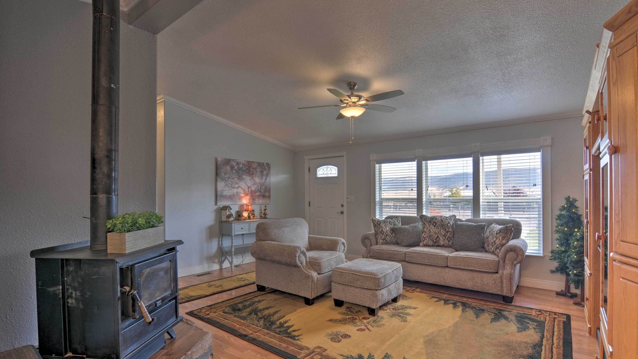 Photo of Livingroom in Piute County