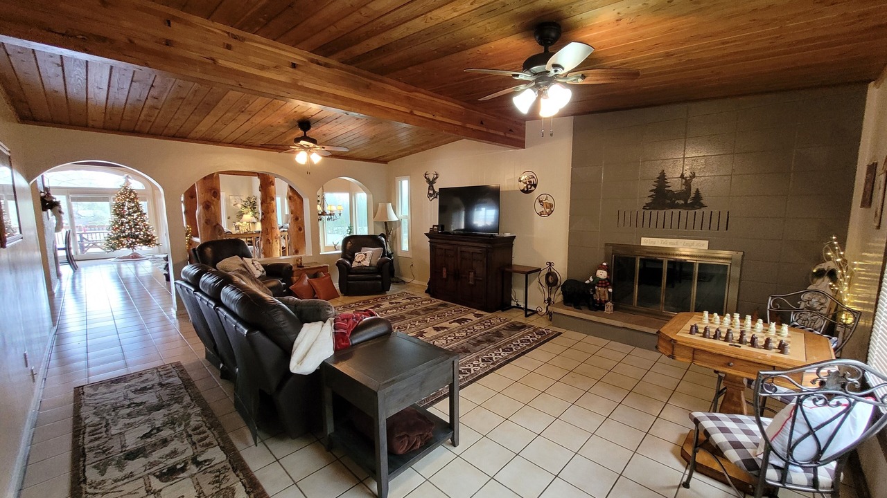 Photo of Livingroom in Garden Valley