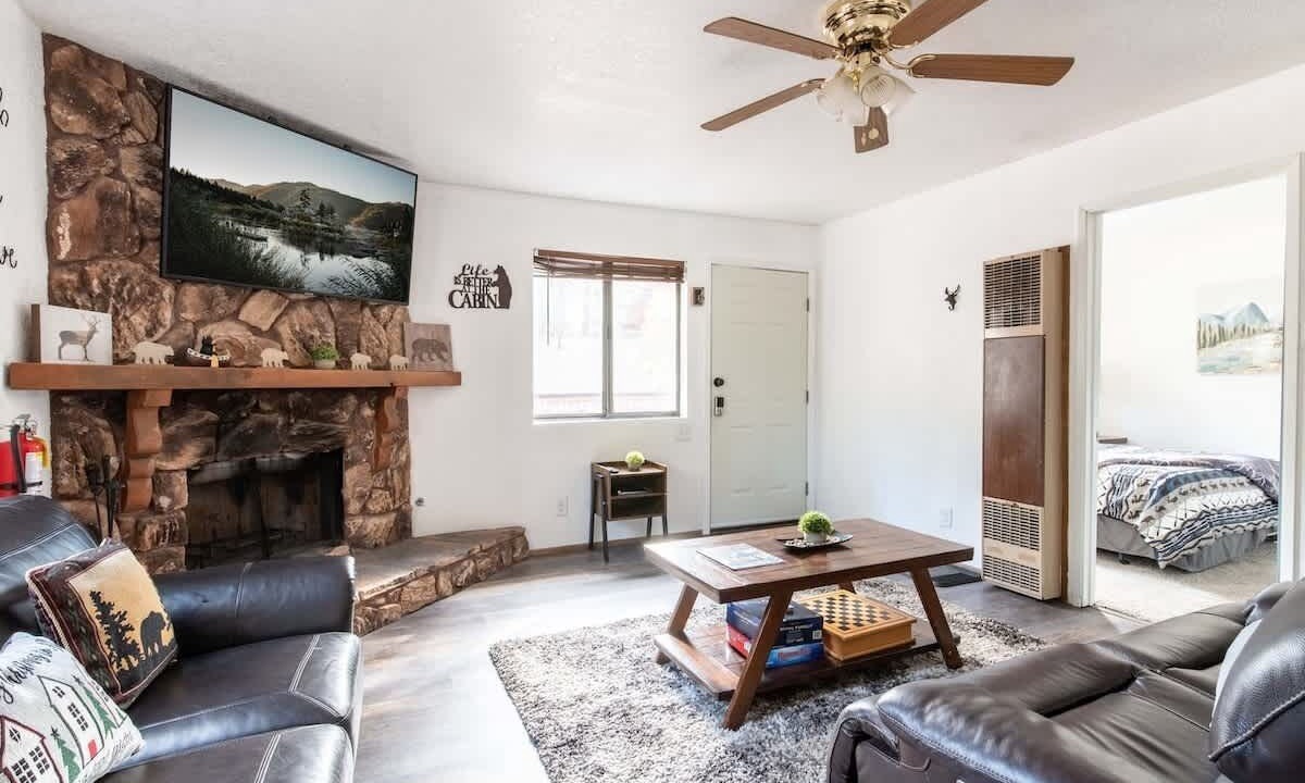 Photo of Livingroom in Summit Estates