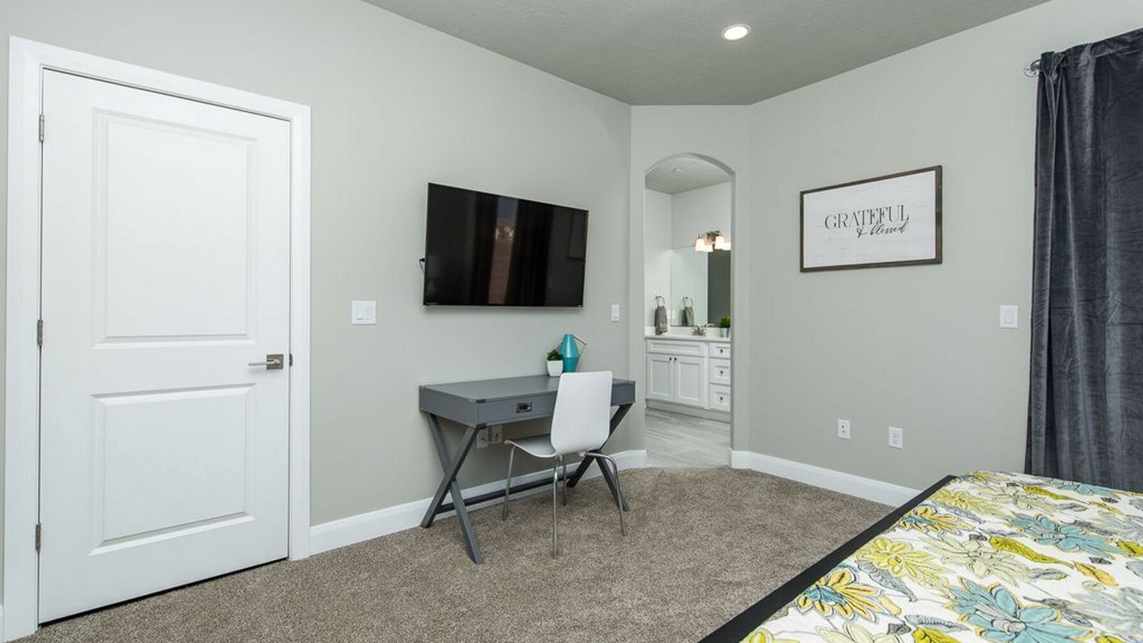 Photo of Bedroom in Hurricane