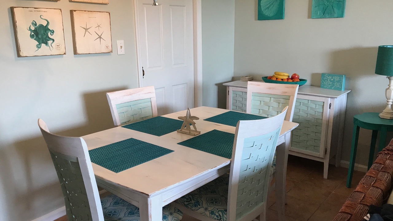 Photo of Livingroom in Pine Knoll Shores