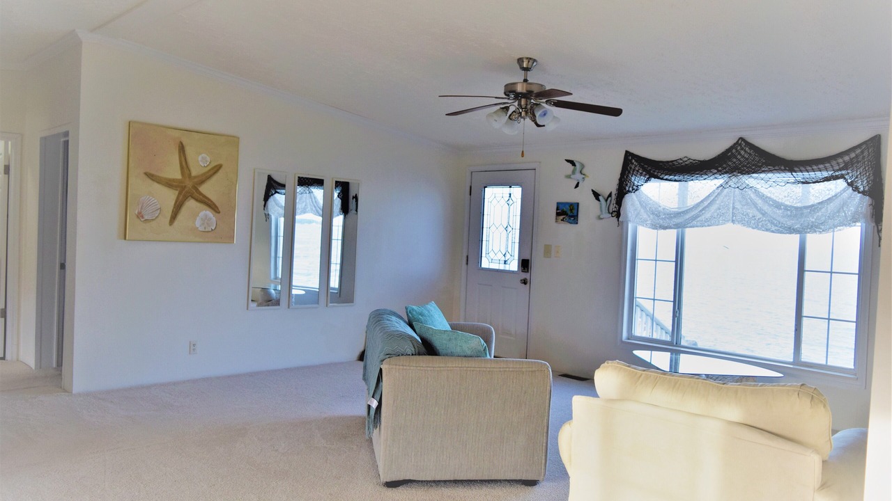 Photo of Livingroom in White Stone