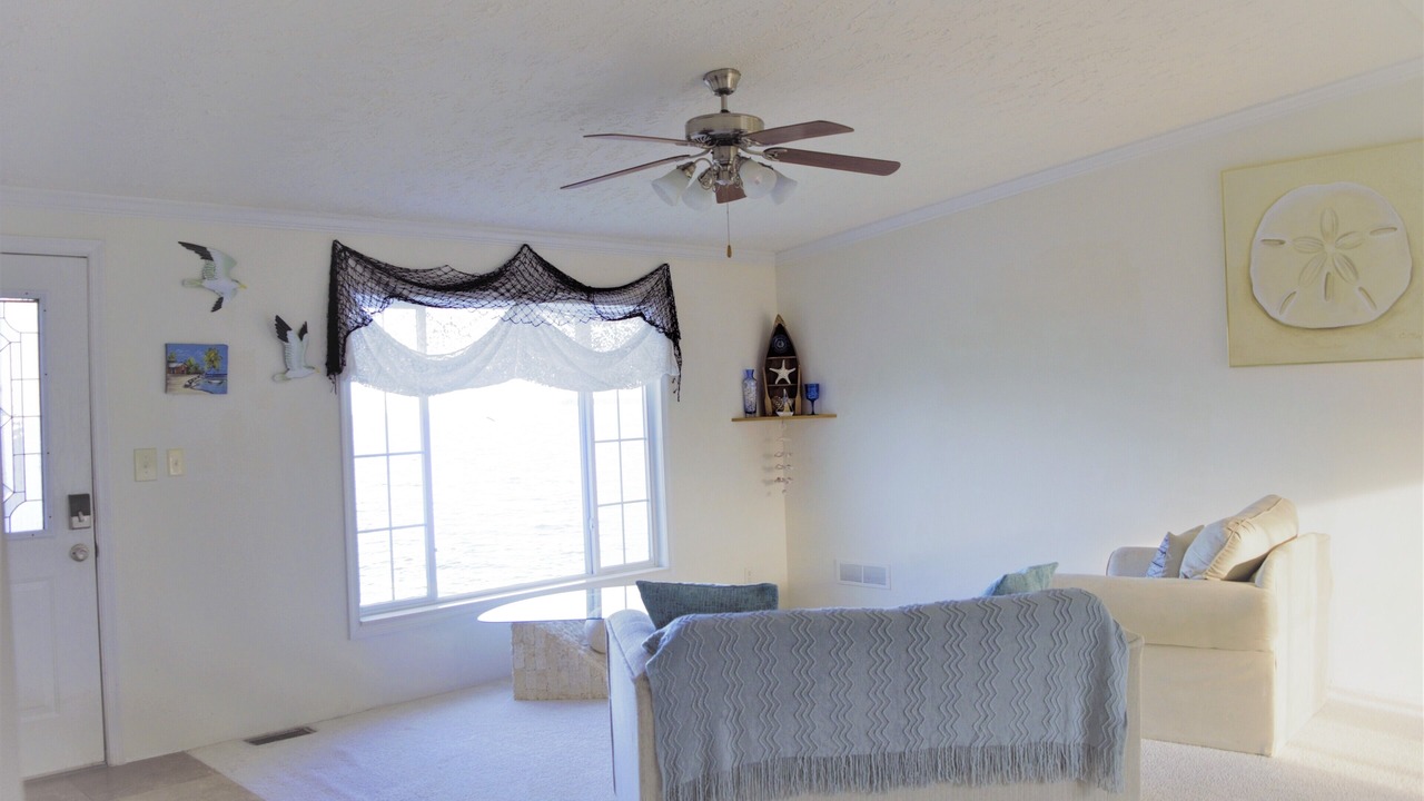 Photo of Livingroom in White Stone