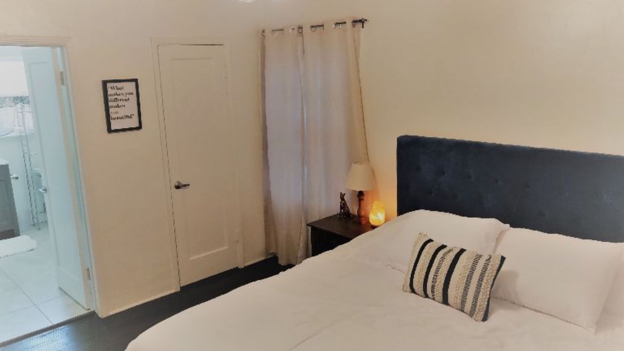 Photo of Bedroom in Oleander - Sunset