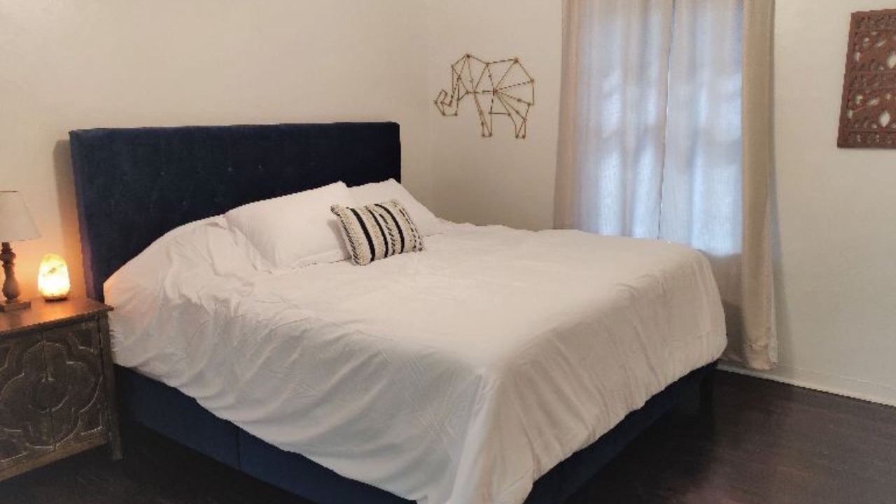 Photo of Bedroom in Oleander - Sunset