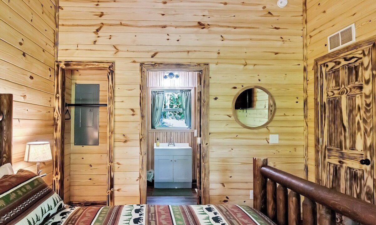 Photo of Bedroom in Frenchburg