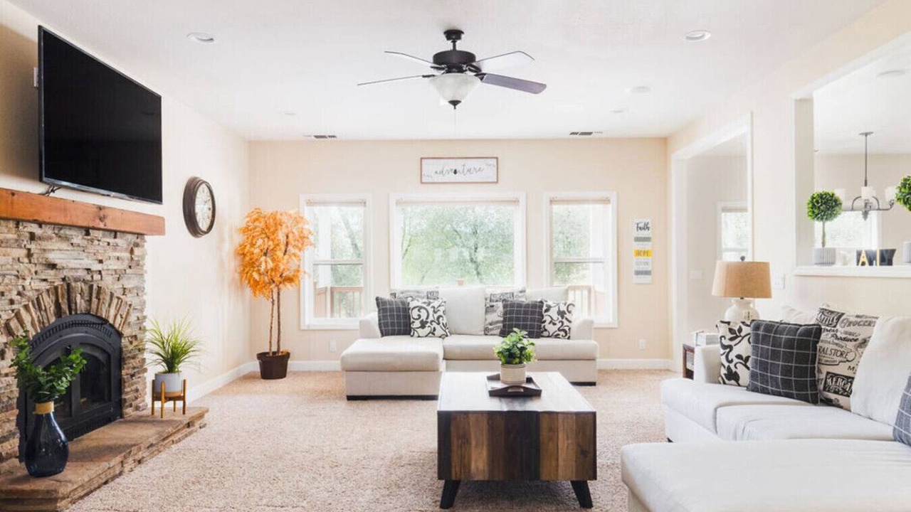 Photo of Livingroom in Oakhurst