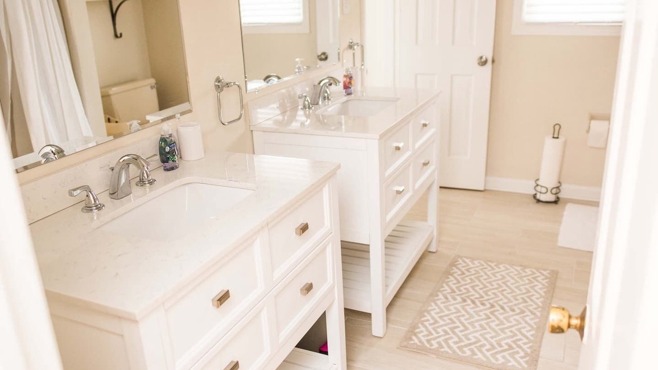 Photo of Bathroom in Chic's Beach