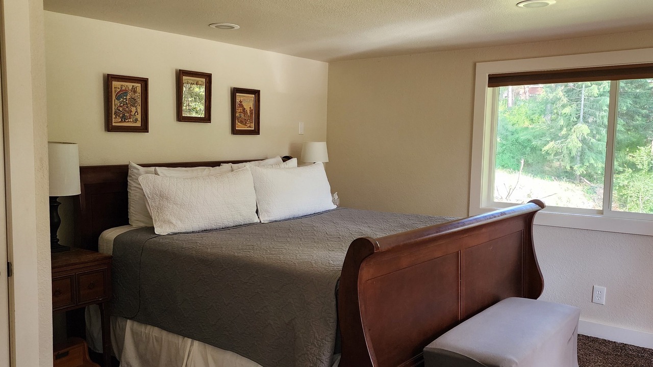 Photo of Bedroom in Colbert