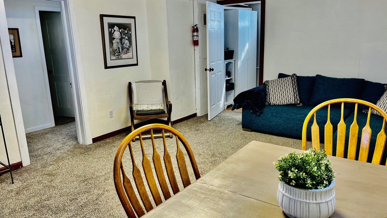 Photo of Livingroom in Enoch