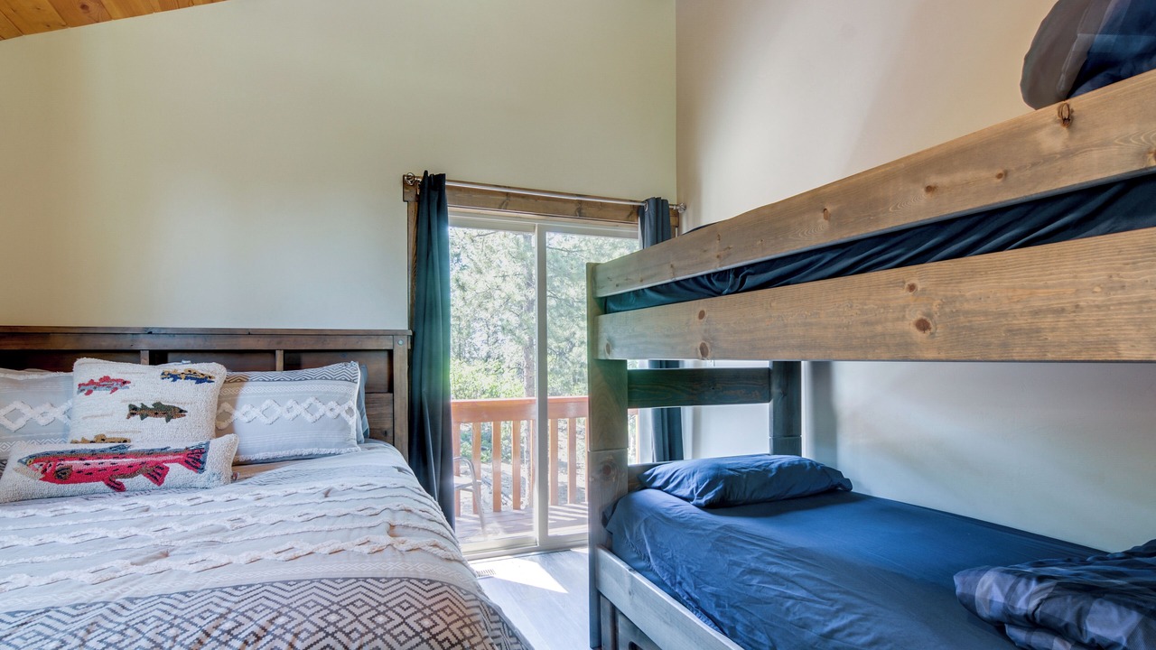Photo of Bedroom in Mammoth Creek