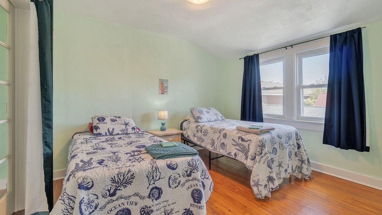 Photo of Bedroom in Willoughby Spit