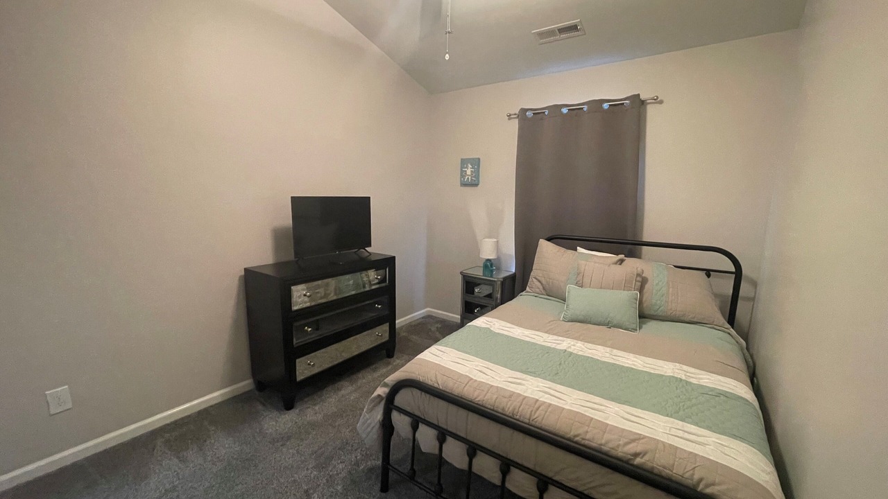 Photo of Bedroom in Murraysville