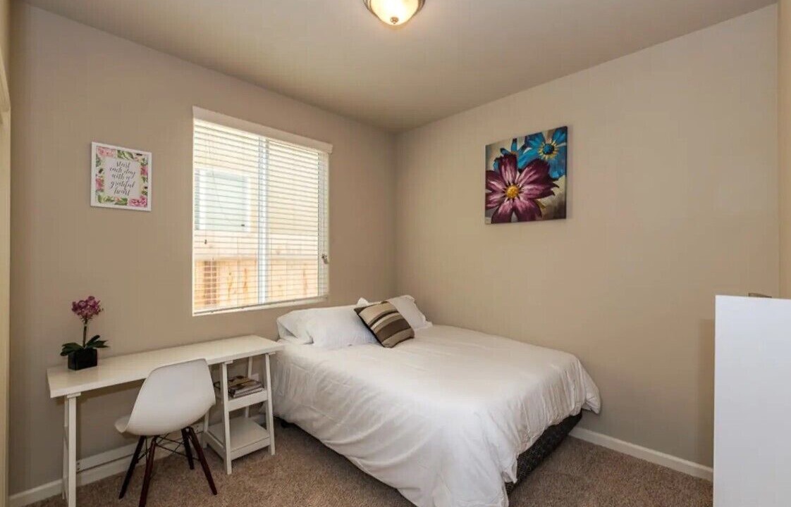 Photo of Bedroom in Raisin