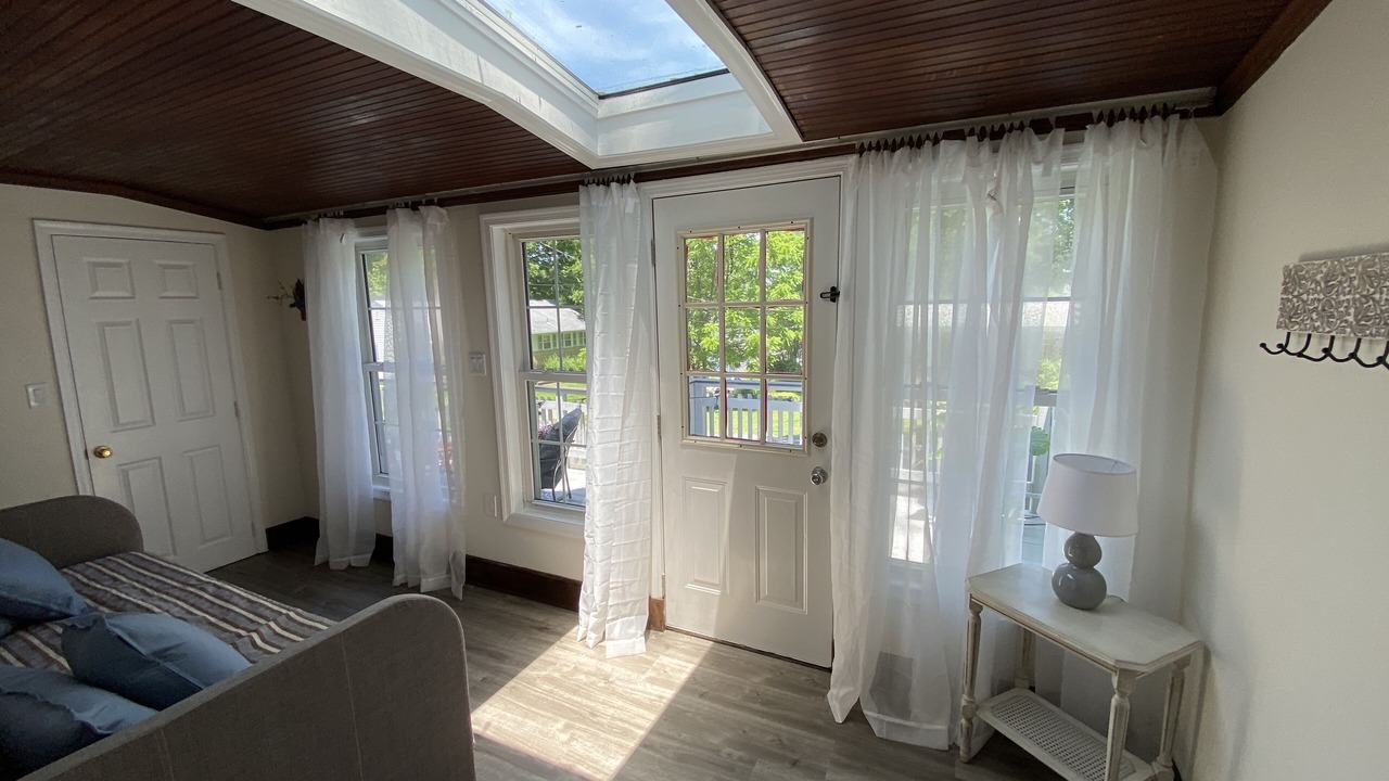 Photo of Livingroom in Calvert Beach-Long Beach
