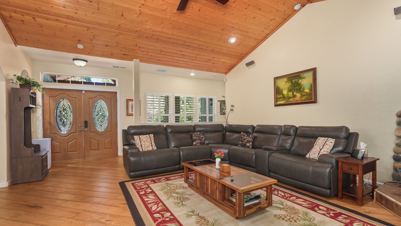 Photo of Livingroom in Oakhurst