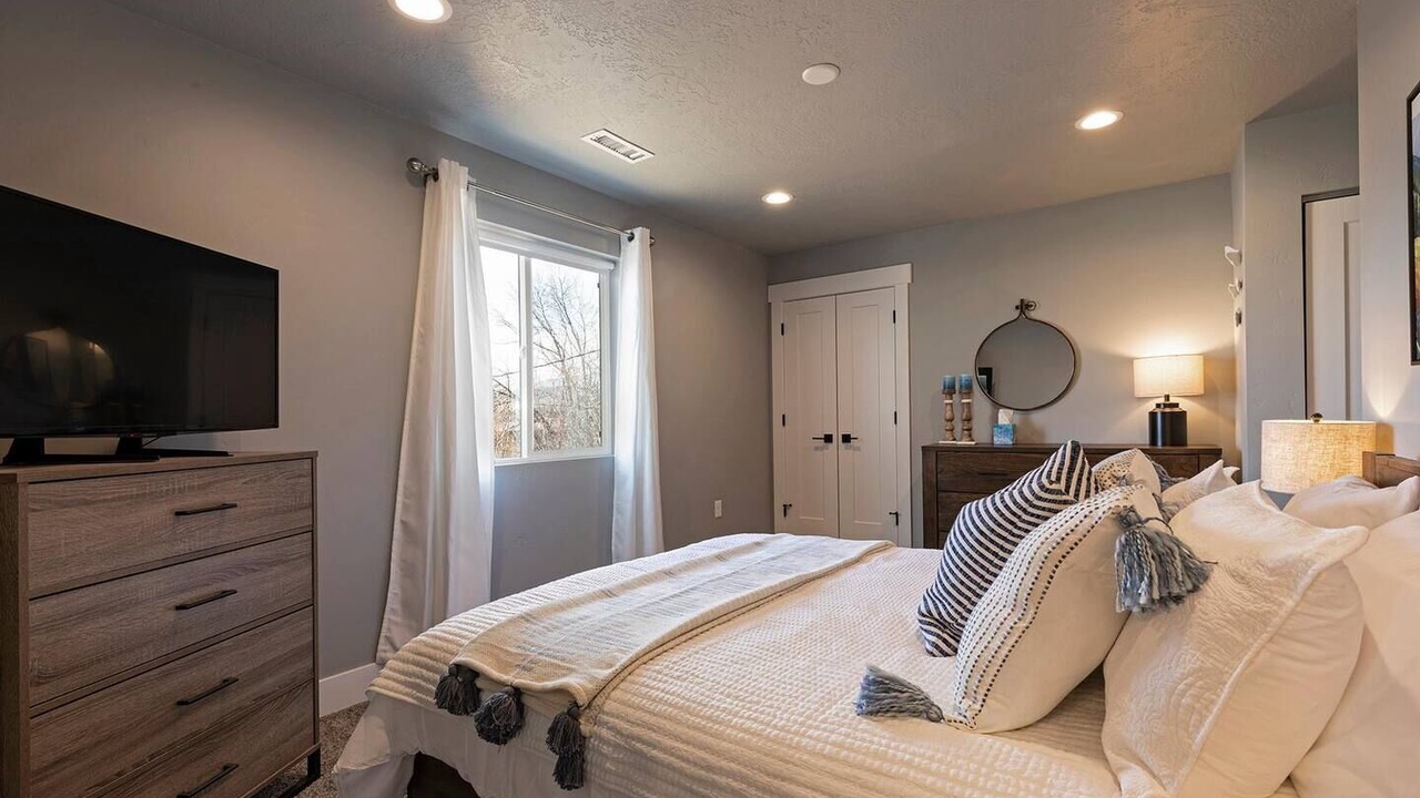 Photo of Bedroom in Franklin to the Fort