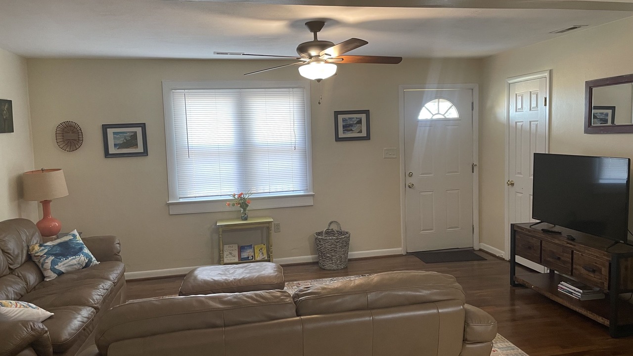 Photo of Livingroom in Bayview