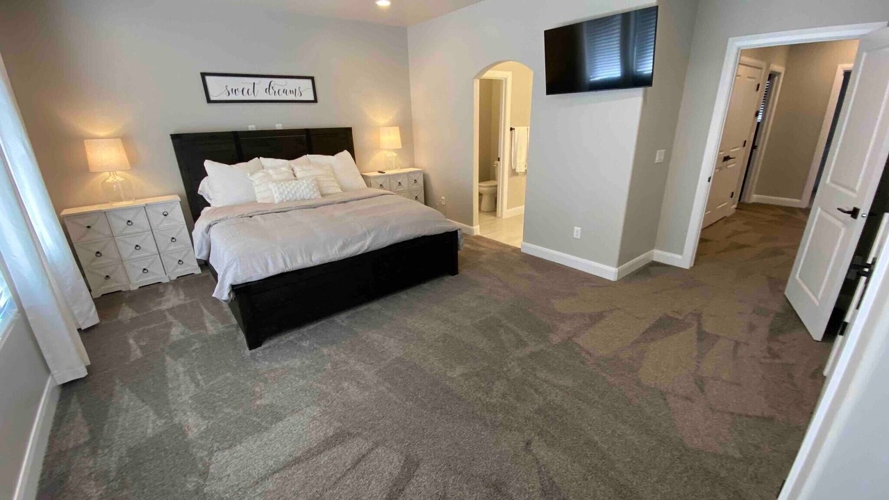 Photo of Bedroom in Hurricane