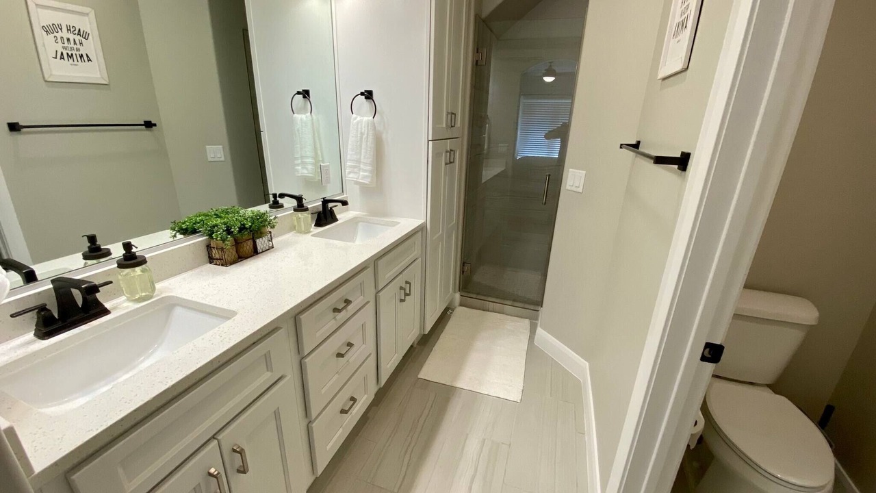 Photo of Bathroom in Hurricane