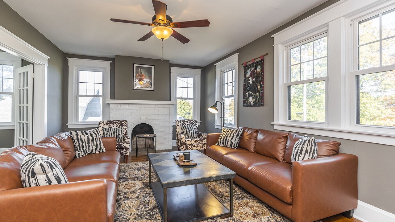 Photo of Livingroom in Hollywood - Mt. Vernon