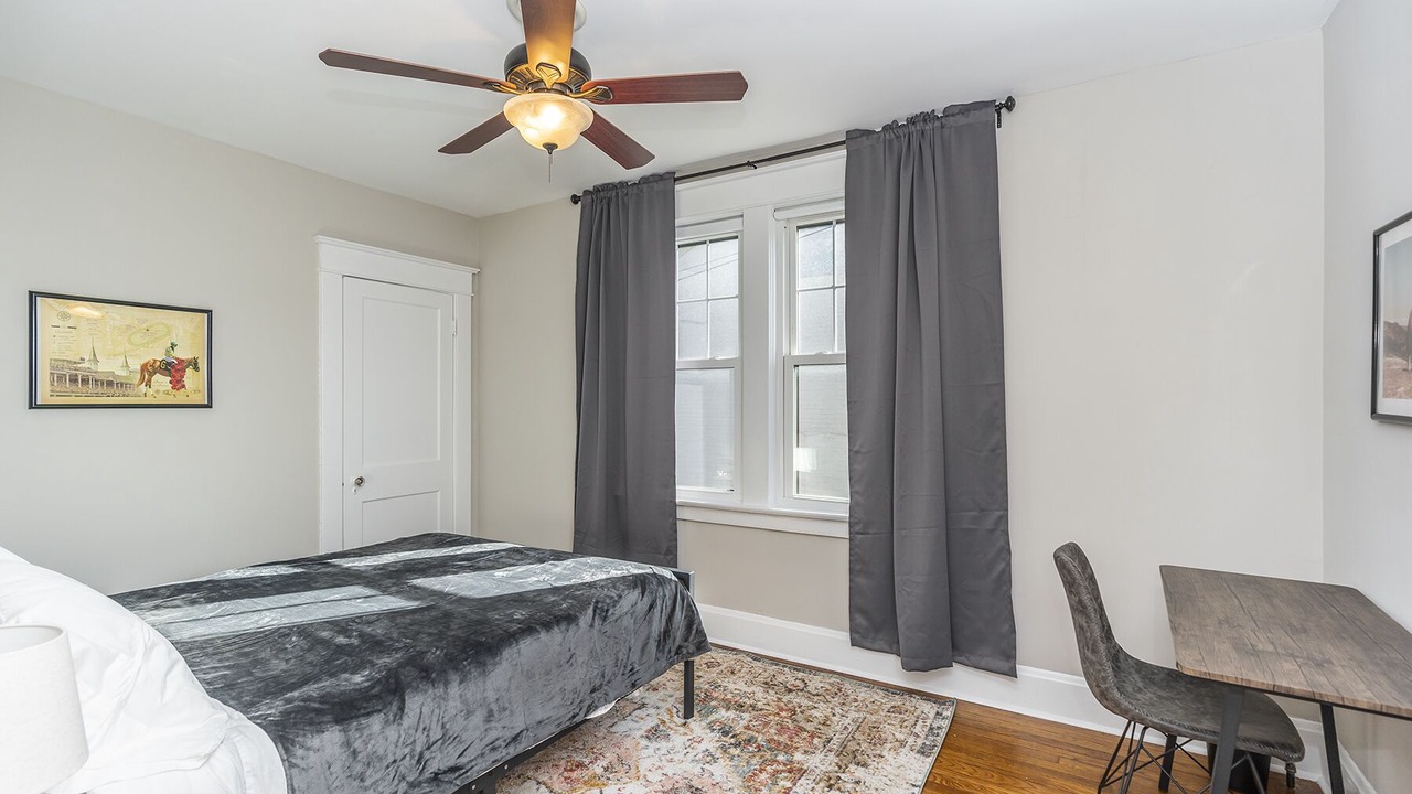 Photo of Bedroom in Hollywood - Mt. Vernon