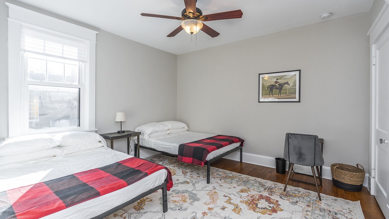 Photo of Bedroom in Hollywood - Mt. Vernon
