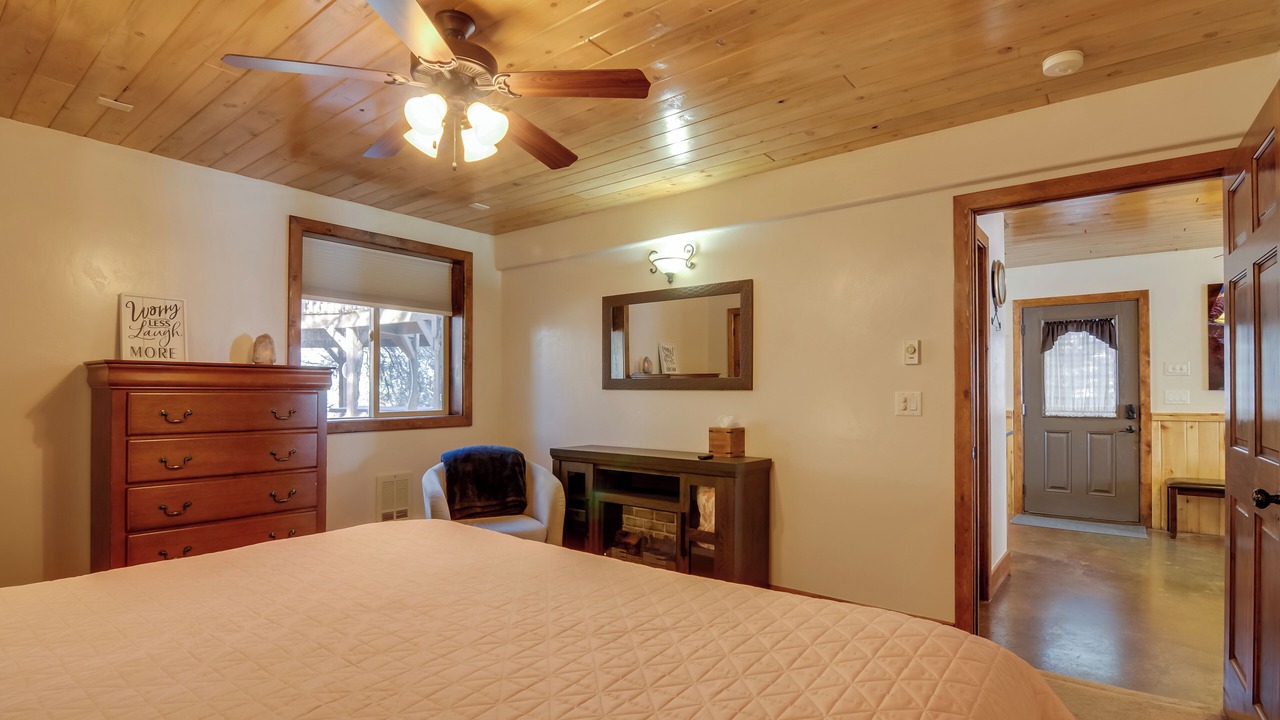Photo of Bedroom in Long Valley Junction