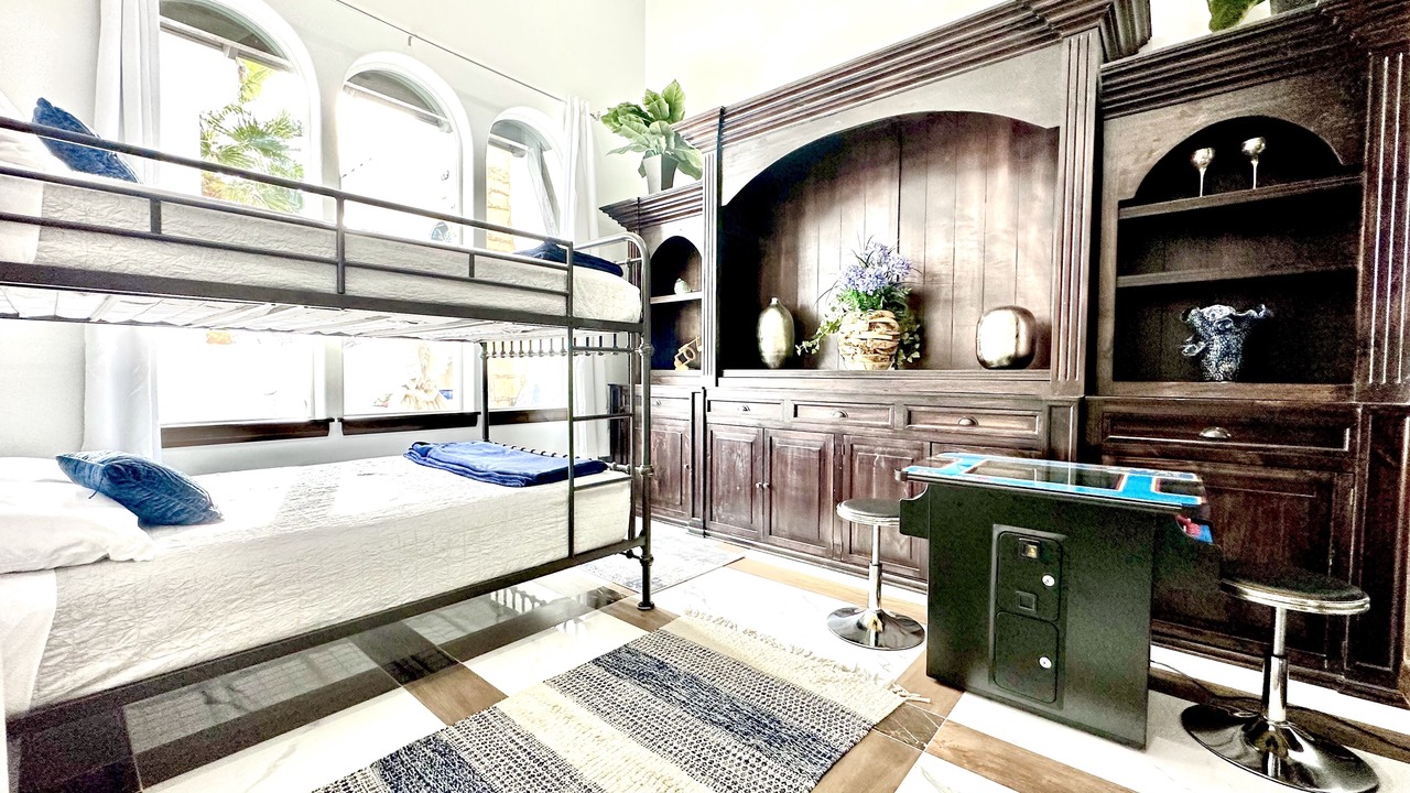 Photo of Bedroom in Hurricane