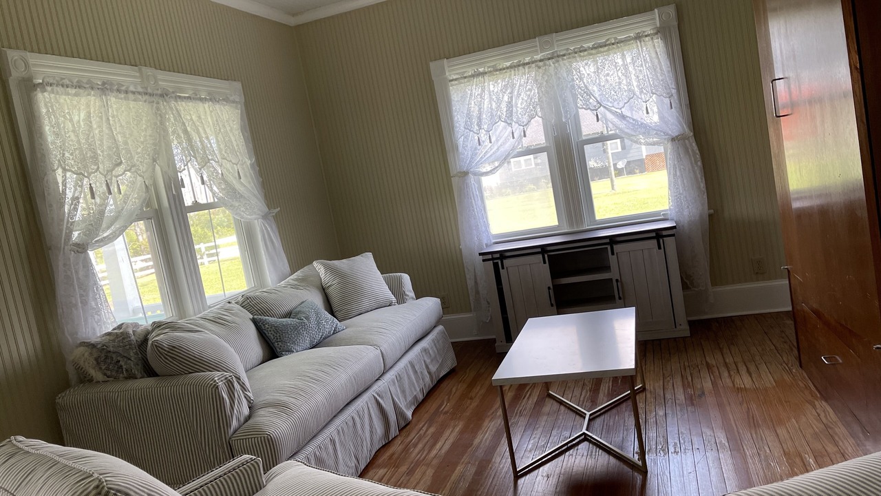 Photo of Livingroom in Davis