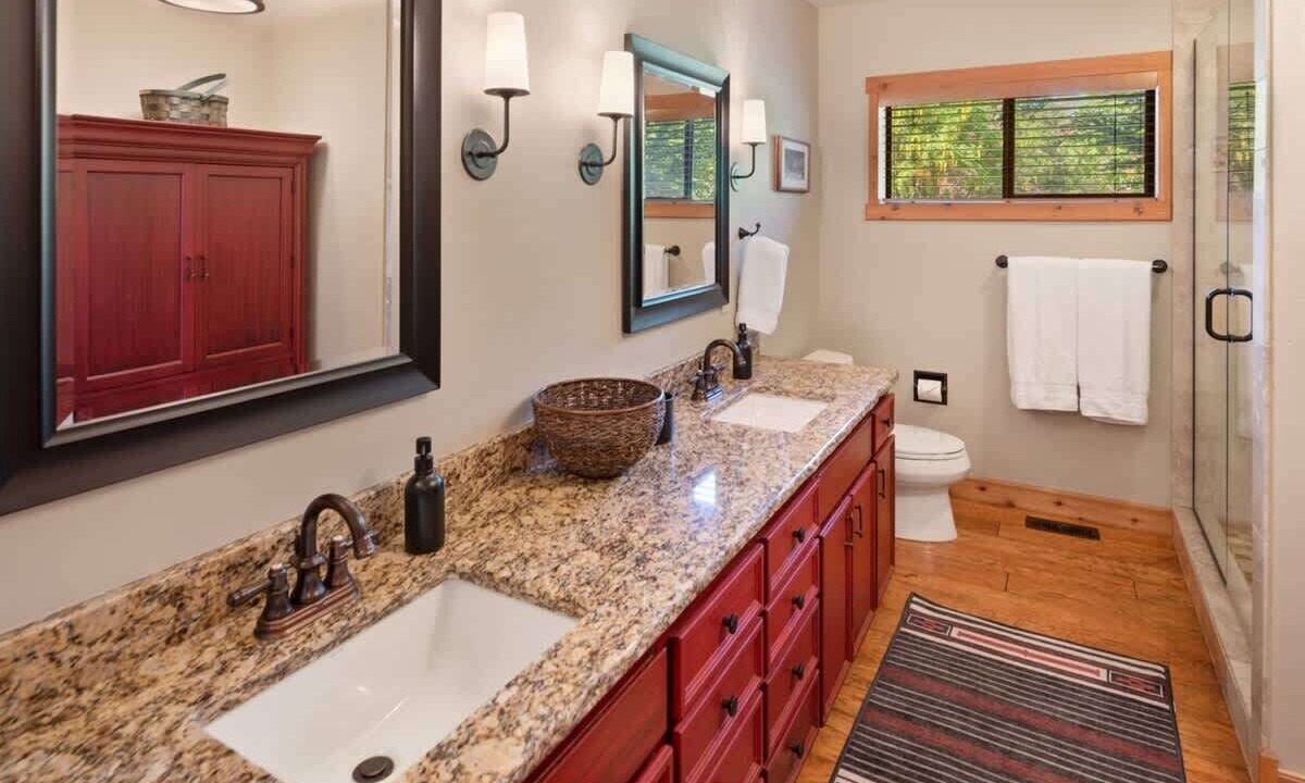 Photo of Bathroom in Ponder Point