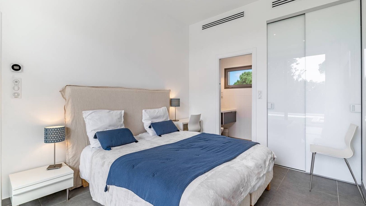 Photo of Bedroom in Porticcio