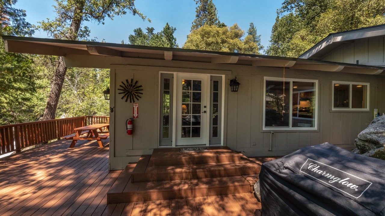 Photo of Patio Balcony in Yosemite Forks