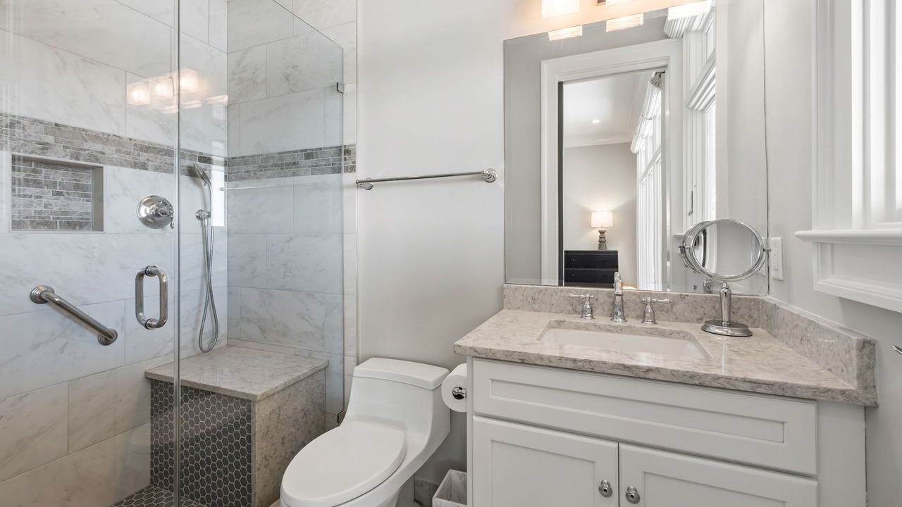Photo of Bathroom in Vanderhorst Plantation