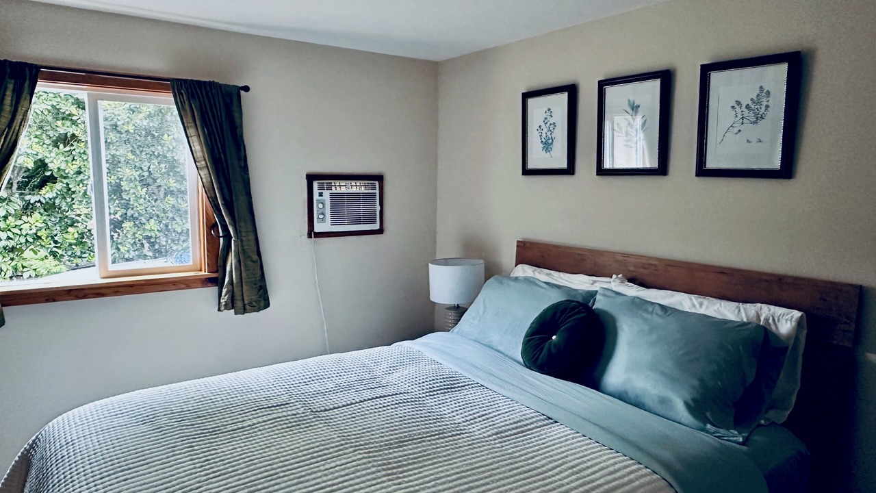 Photo of Bedroom in Oak Knoll
