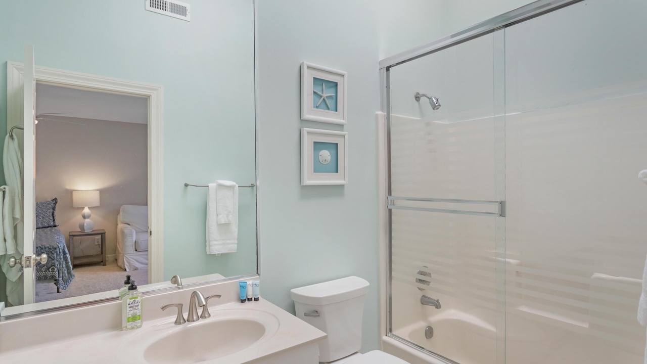 Photo of Bathroom in Vanderhorst Plantation