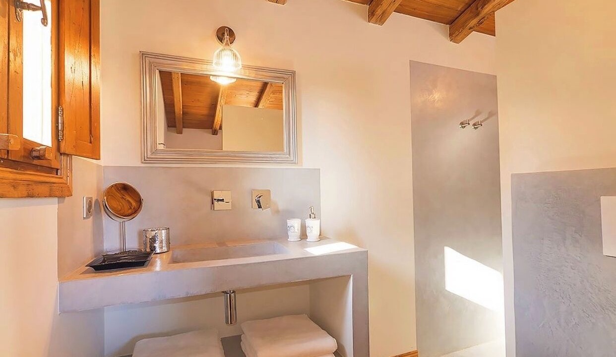 Photo of Bathroom in Figari