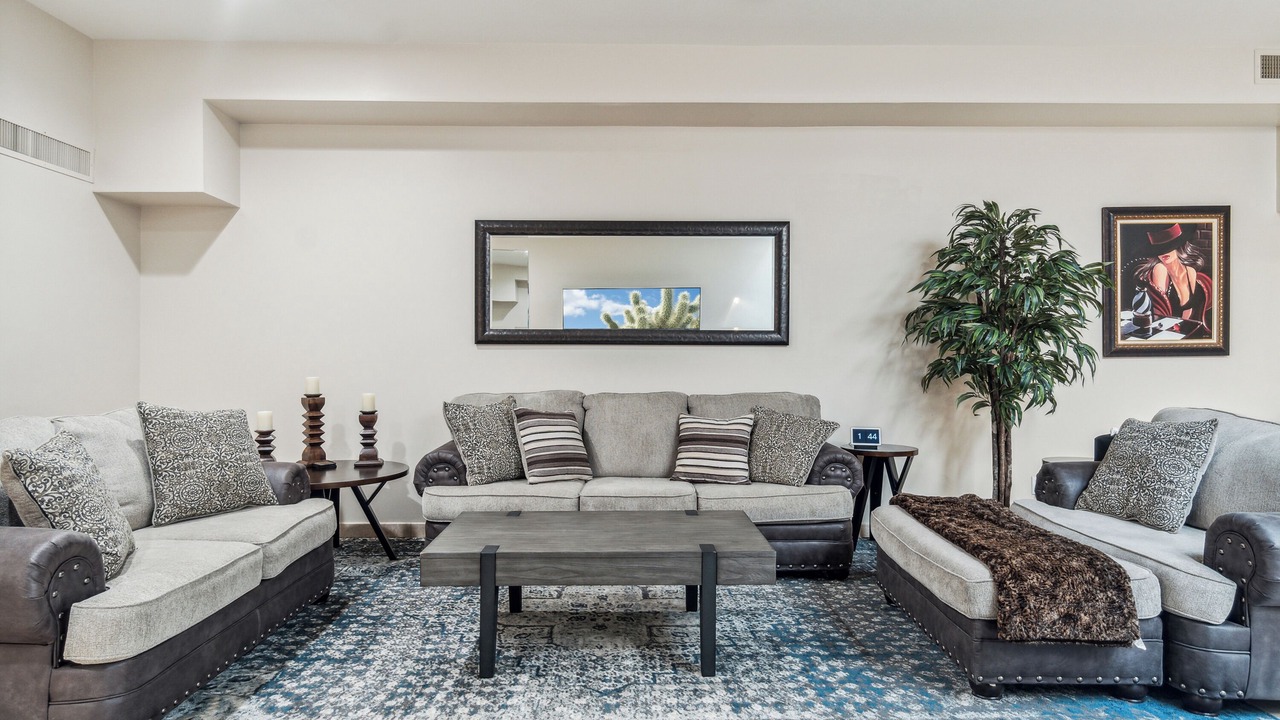 Photo of Livingroom in Fashion Square